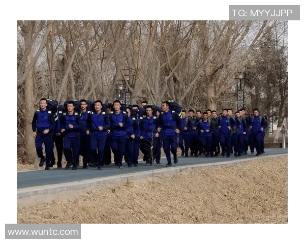 上海篮球队耐力解析:从体能训练到比赛表现的全面探讨 上海篮球队耐力解析:从体能训练到比赛表现的全面探讨