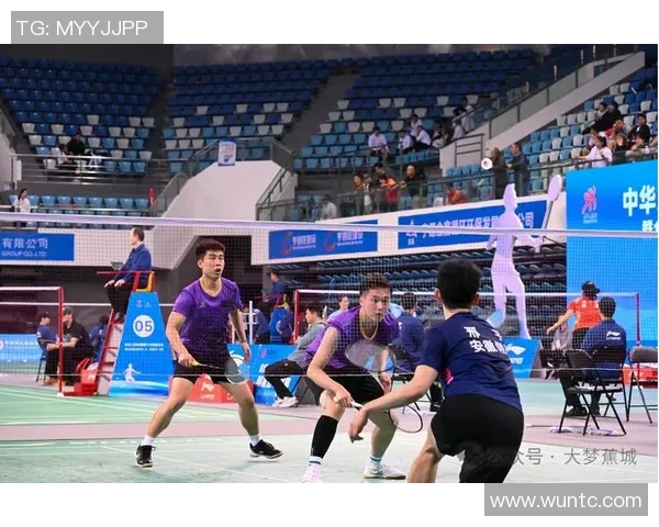 武汉羽毛球队灵活性探讨：如何在竞技中提升战术应变能力与团队协作